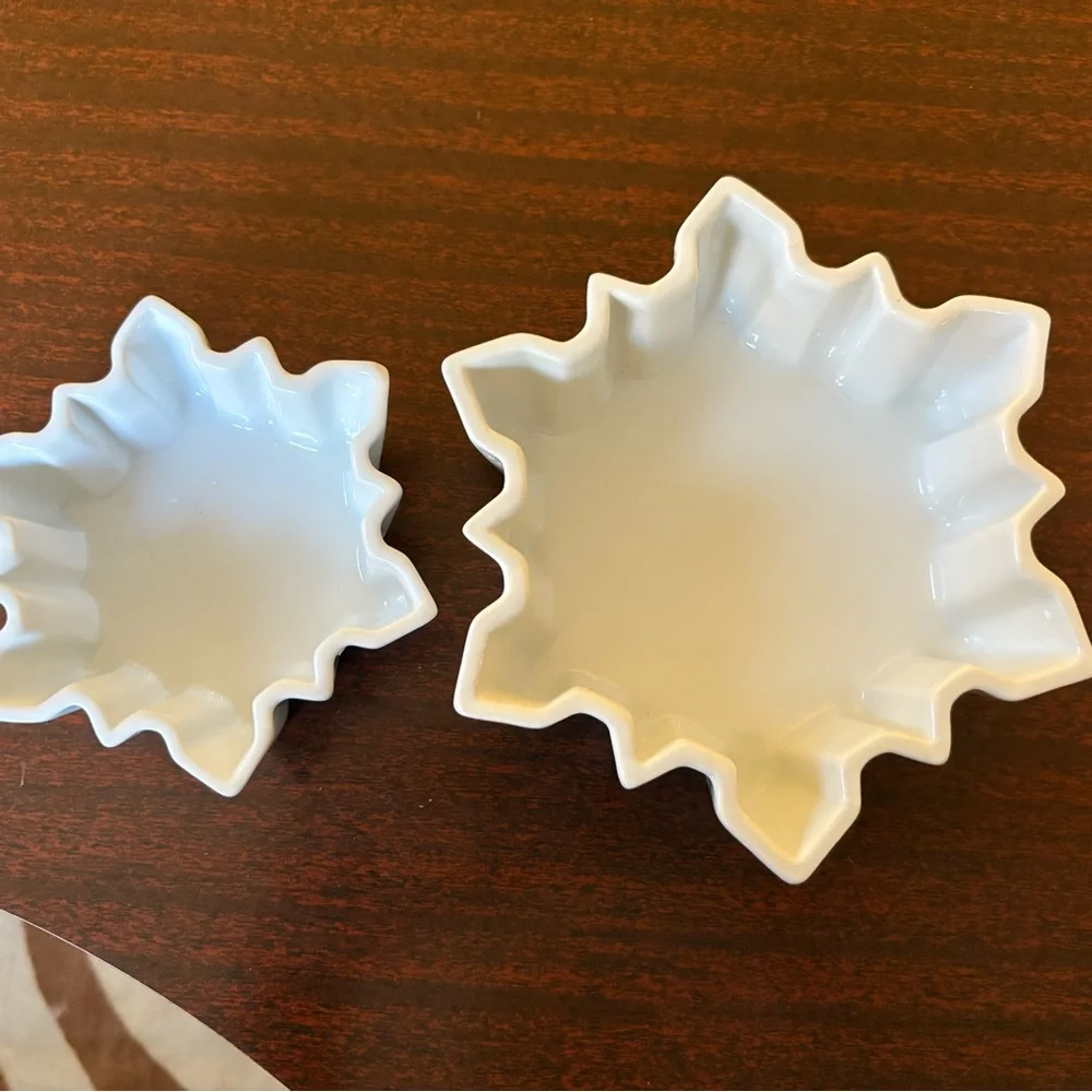 Crate & Barrel White Snowflake Ramekins. Medium & Large. 2 Sets Available.